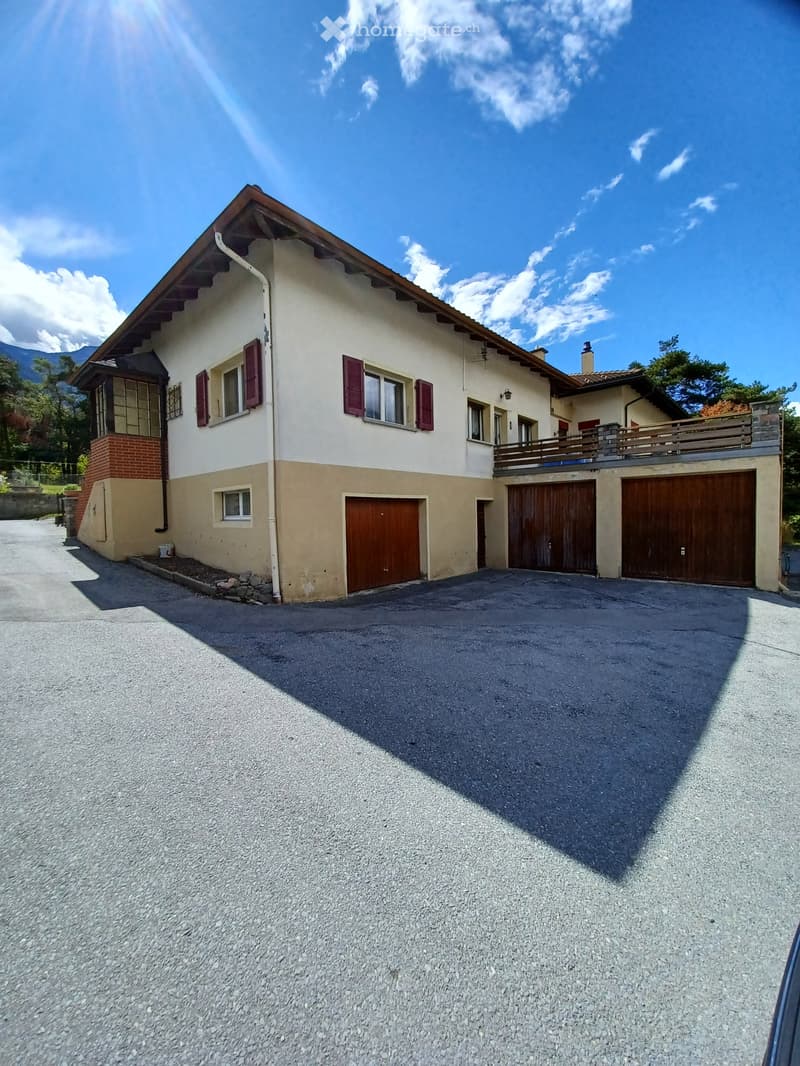 Maison avec 3 garages (3)