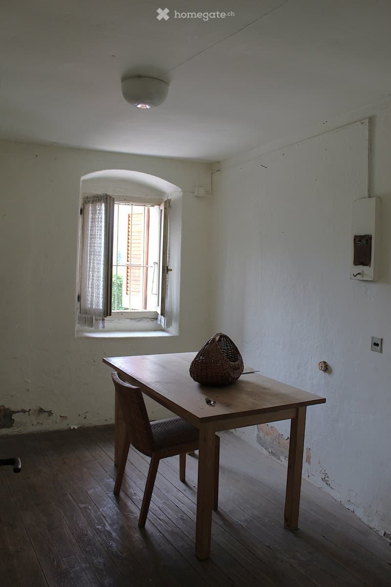 Casetta romantica su 2 piani, giardino, corte e 3 ripostigli (4)