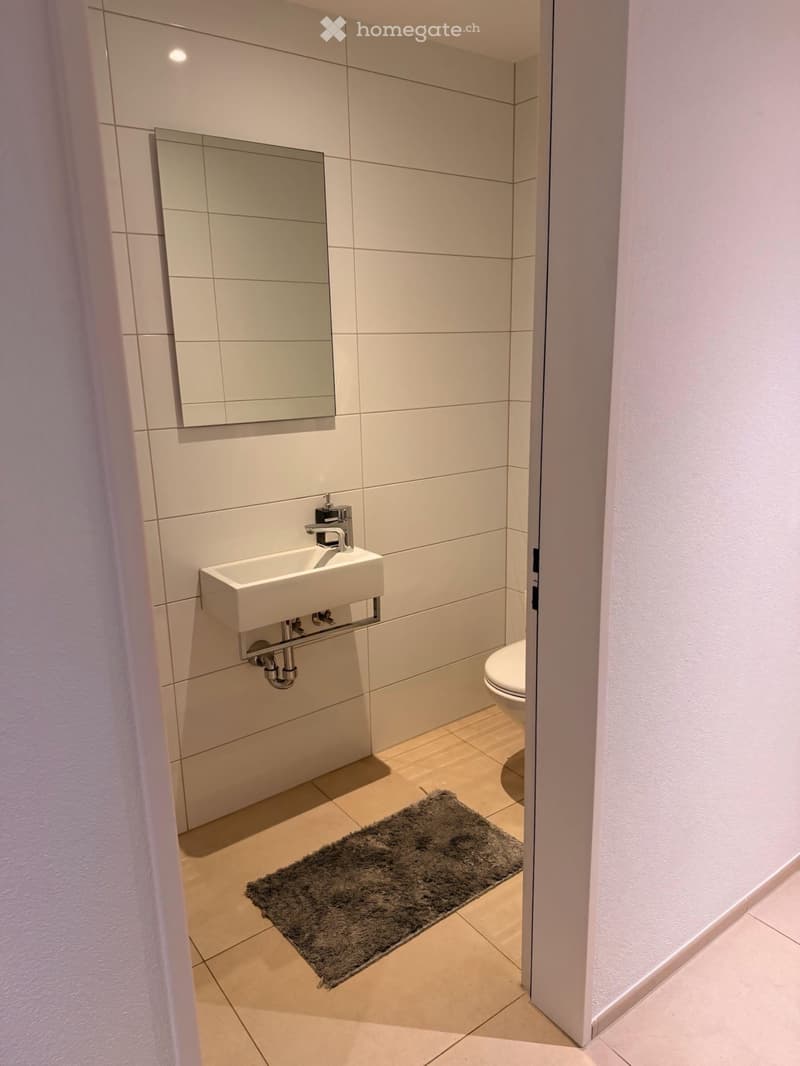Chambre meublée avec toilettes privées à Muri (5)