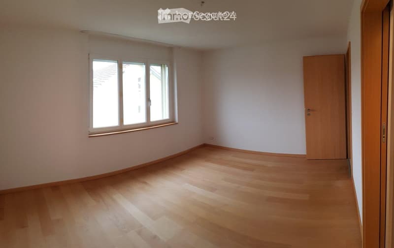 Schöne 4.5 Zi. Wohnung mit Lift, eigene WK (3)