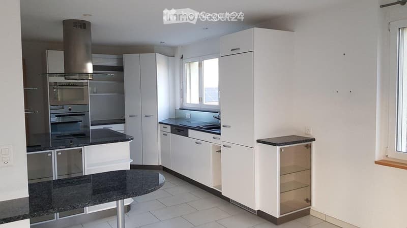 Schöne 4.5 Zi. Wohnung mit Lift, eigene WK (2)
