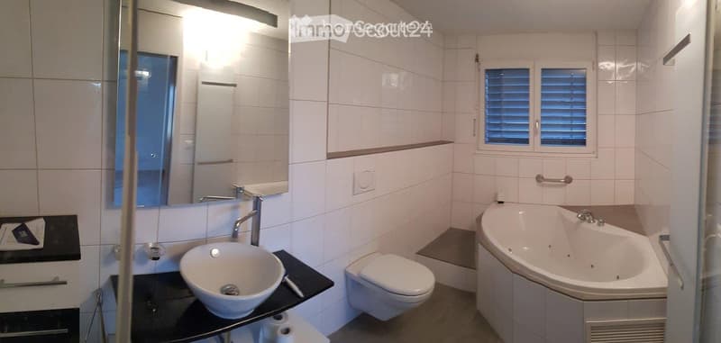 Schöne 4.5 Zi. Wohnung mit Lift, eigene WK (1)