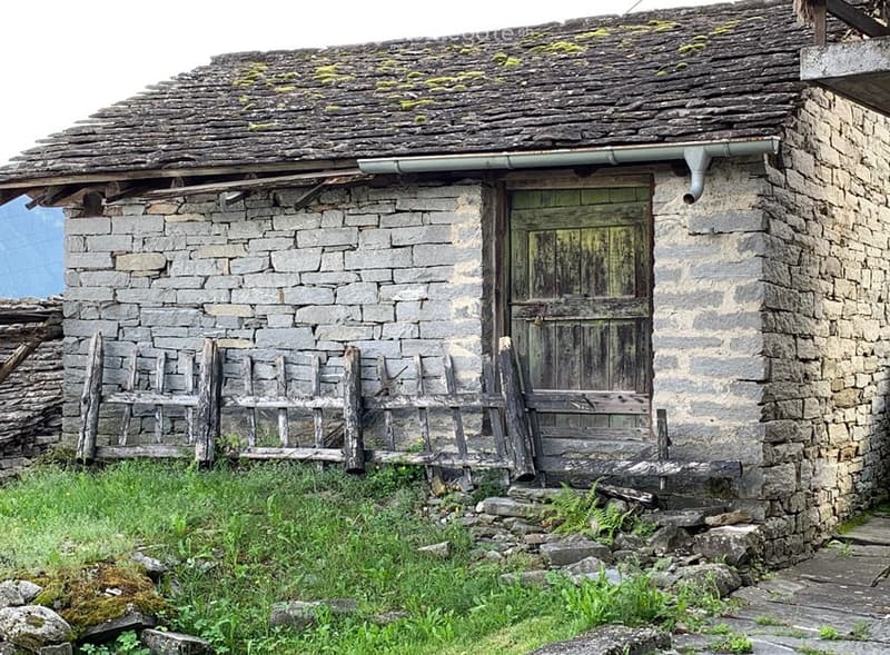 (Ferien-) Haus und Stall/Rustico in Sta. Maria im Calancatal (3)