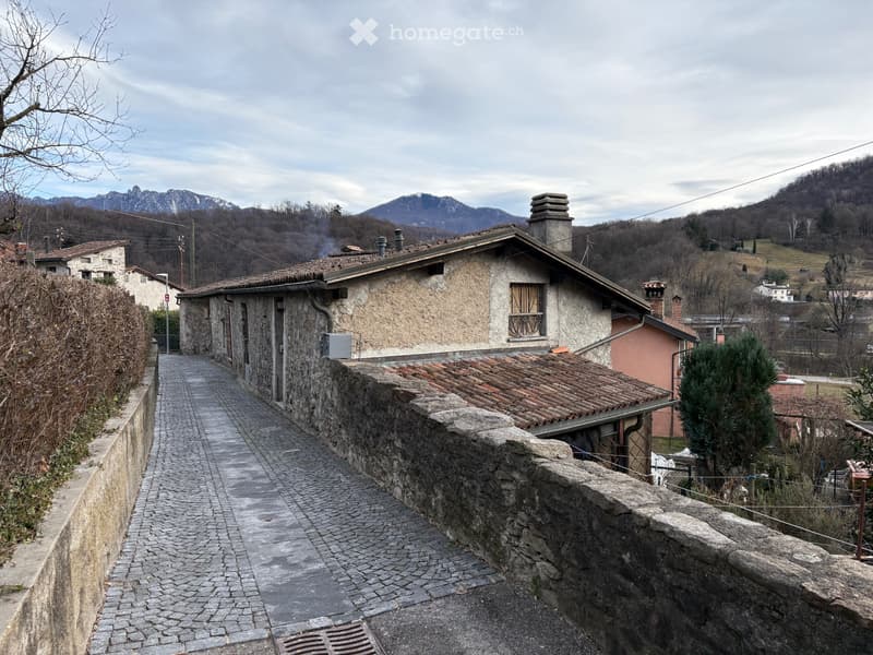 rustici da riattare nel nucleo a Taverne (1)