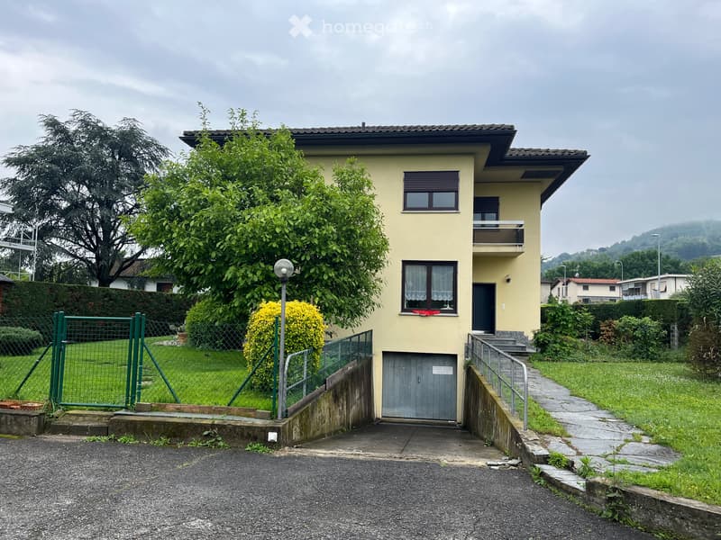 Novazzano: vendesi ampia casa bifamiliare (1)