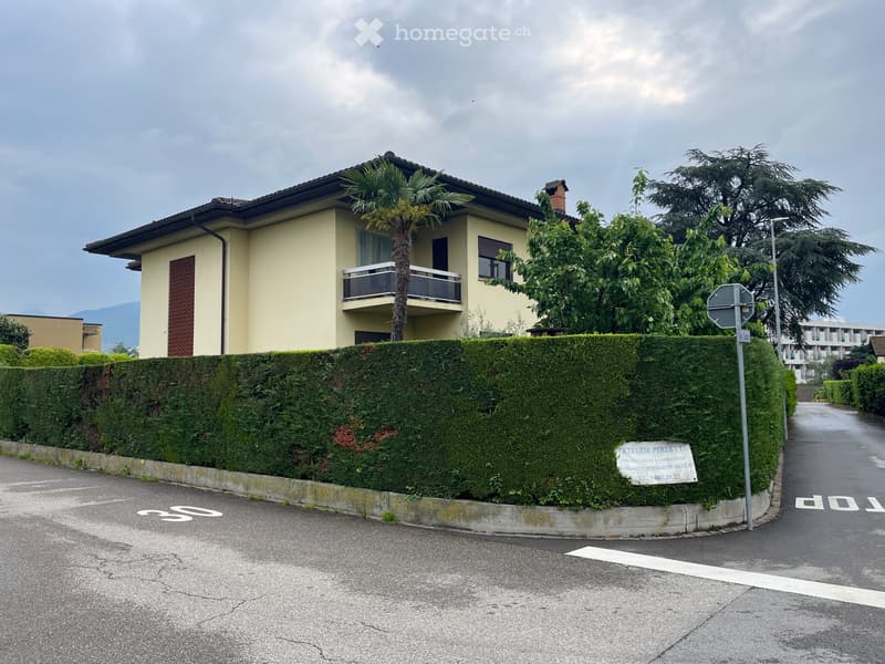 Novazzano: vendesi ampia casa bifamiliare (3)