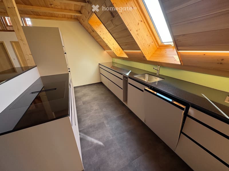 ERSTBEZUG: schöne 5.5 Zimmer Dachwohnung mit Galerie (2)
