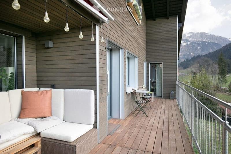 Charming exterior, modern interior MFH with a wide view (5)