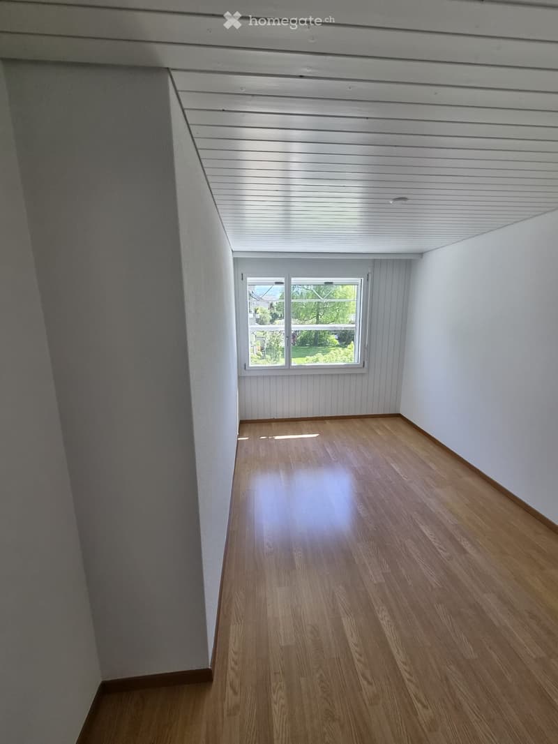 4,5 Zimmerwohnung in Uttigen zu vermieten (3)