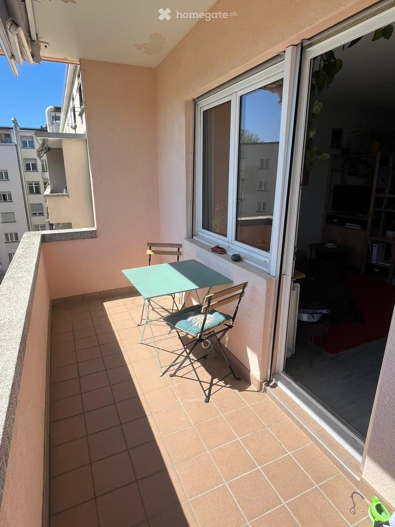 Top gelegene, helle 3-Zi.-Wohnung mit Balkon und Terrasse (5)