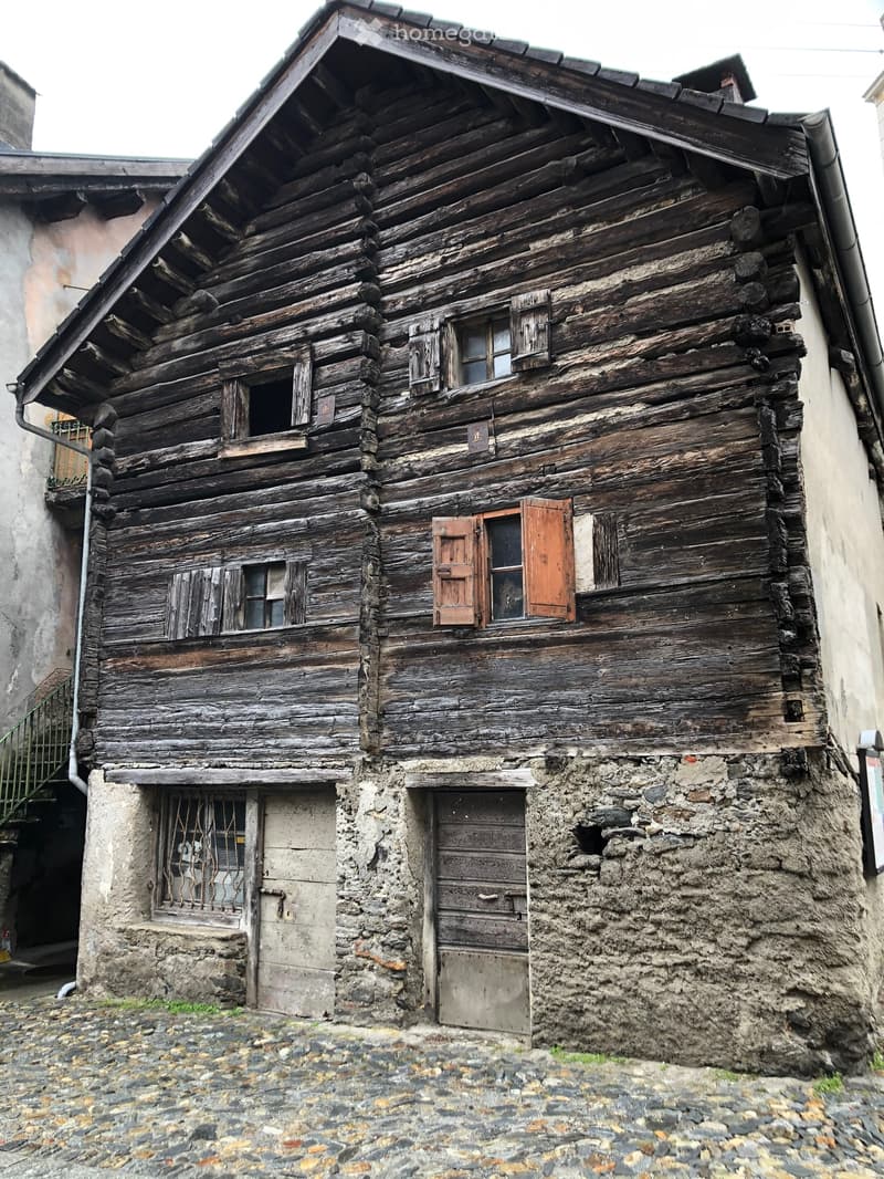 Vendiamo vecchia casa da ristrutturare (1)