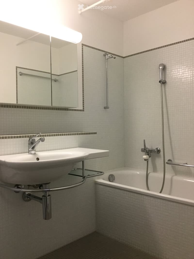 Pura vendesi casa di recente costruzione (5)