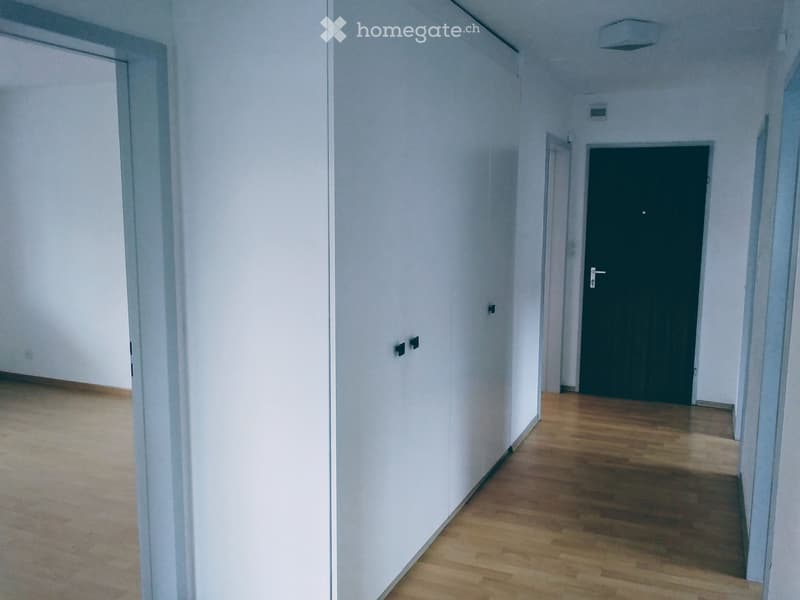 Helle, ruhige Wohnung mit gr. Balkon an bester Lage (2)