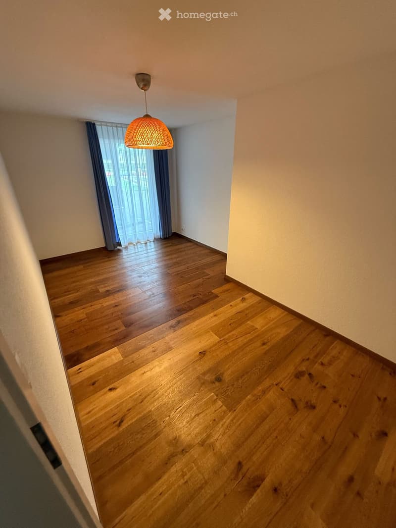 Moderne grosszügige 3.5 Zi Wohnung mit Garten (5)