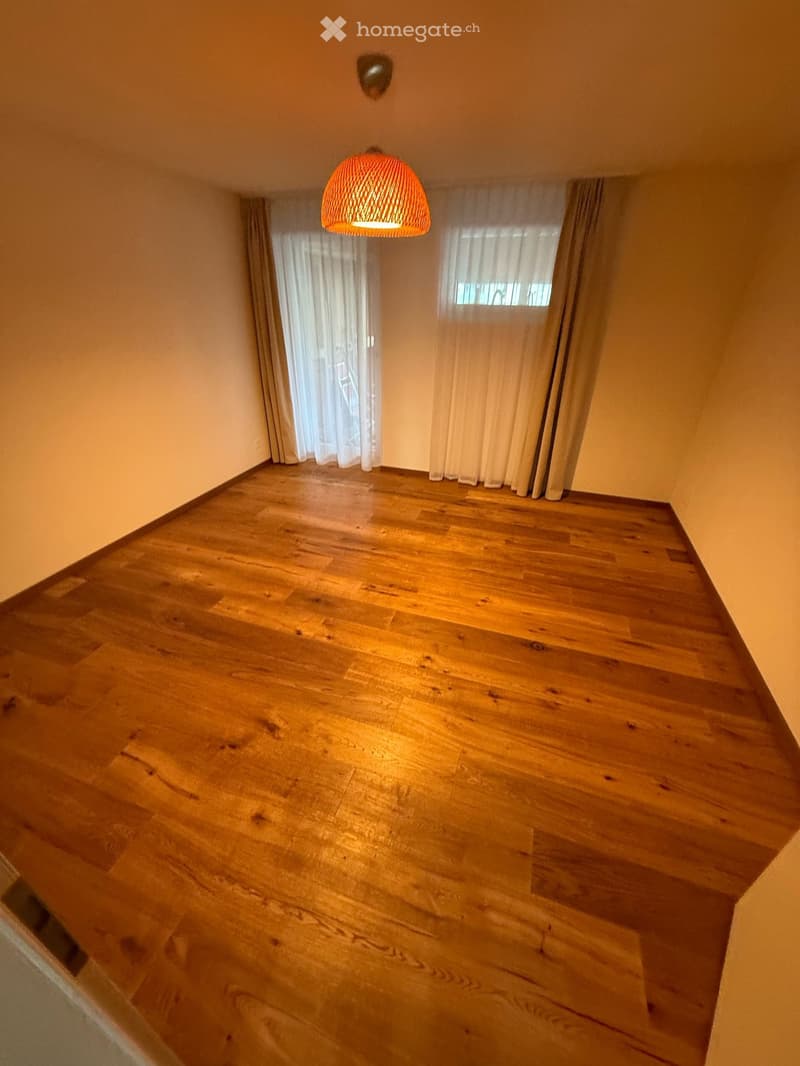Moderne grosszügige 3.5 Zi Wohnung mit Garten (4)