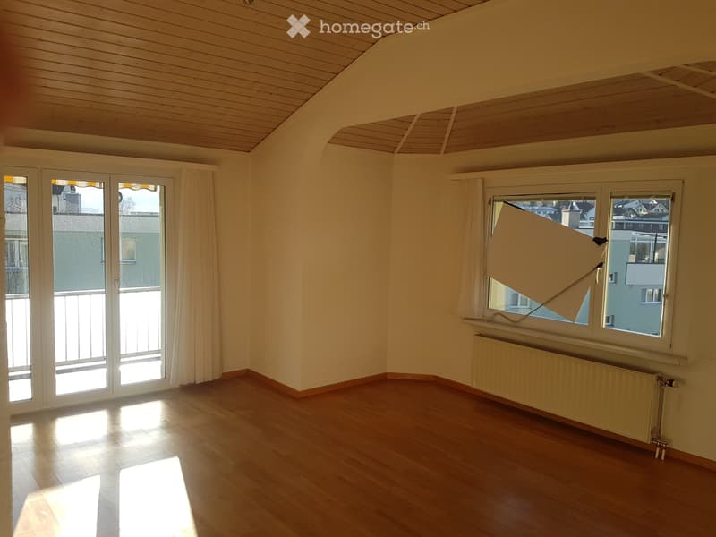 Schöne, helle Wohnung mit grossem Balkon (1)