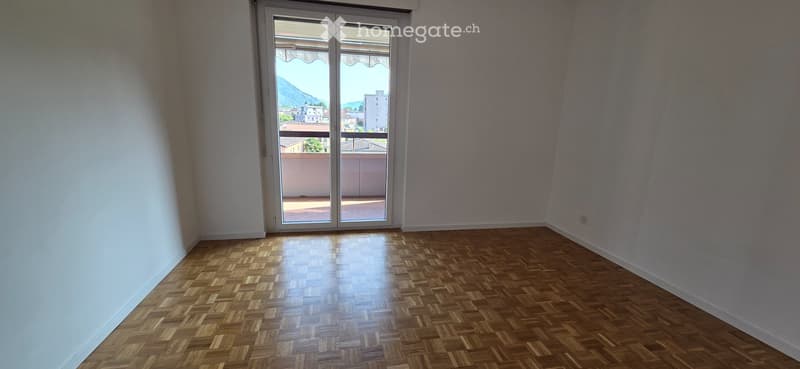 Agno - affittiamo ampio e luminoso appartamento (2)