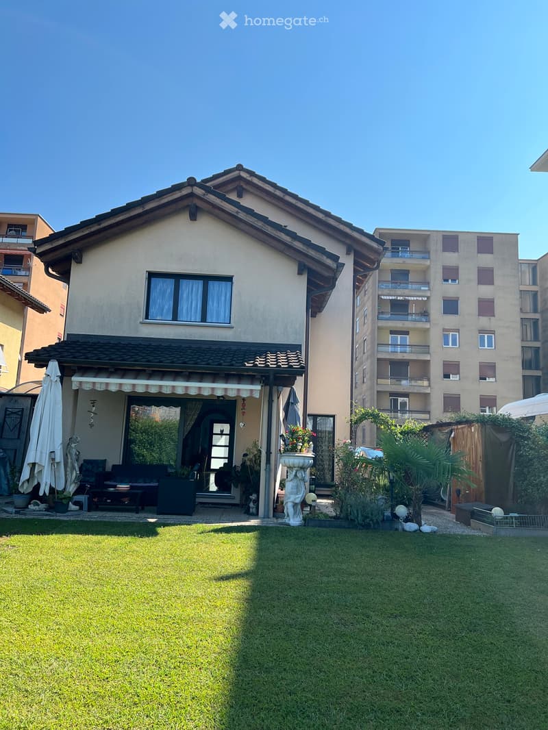 Villetta Unifamiliare con giardino e 2 posti auto (2)