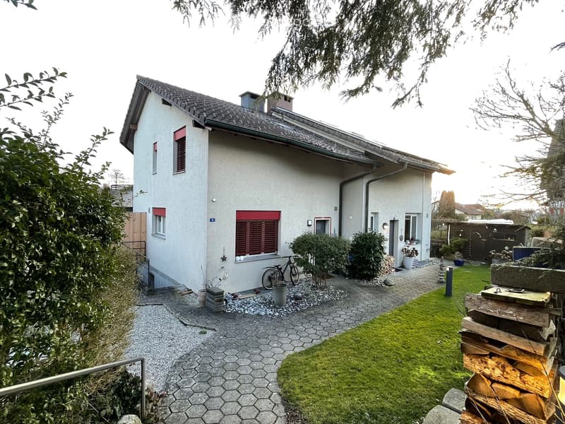 4.5-Zi. Doppelhaushälfte mit grossem Garten & Potenzial (1)