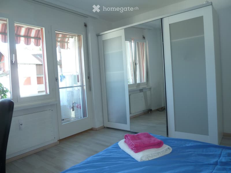 Tolles Zimmer mit Balkon in einer geräumigen 3,5 Zi-Wohnung (2)