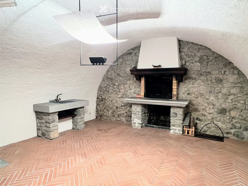 Caratteristica casa nel nucleo 5 locali ad Albonago (2)