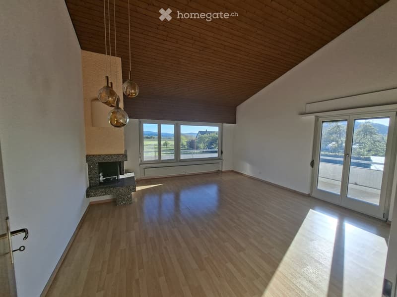 4.5 Zimmer Gartenwohnung mit Wintergarten, Balkon und Garage (1)