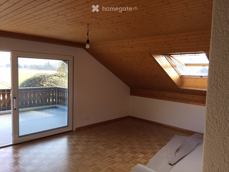 Schöne 4.5-Zimmer-Dachwohnung mit Weitsicht ins Grüne (4)