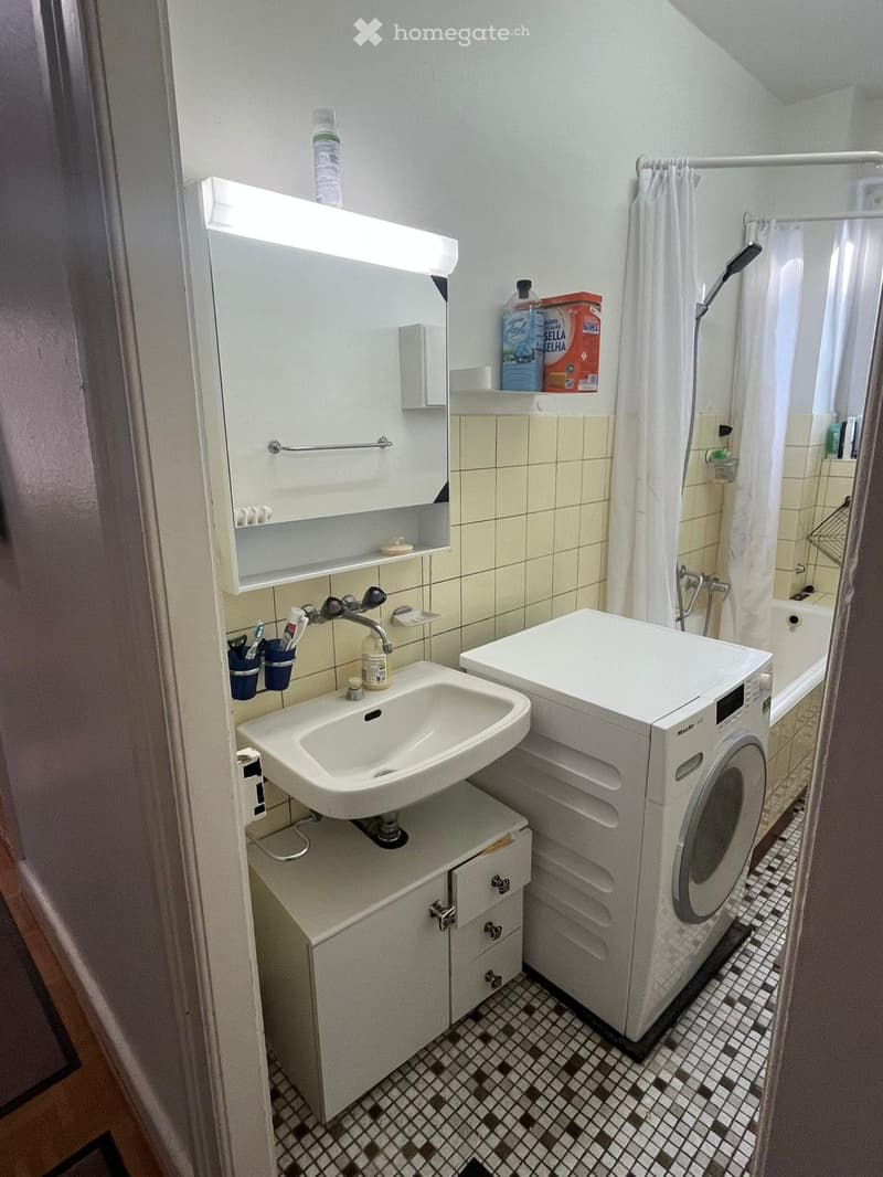 Room for rent/Mobilierte WG-Zimmer zu vermieten (2)