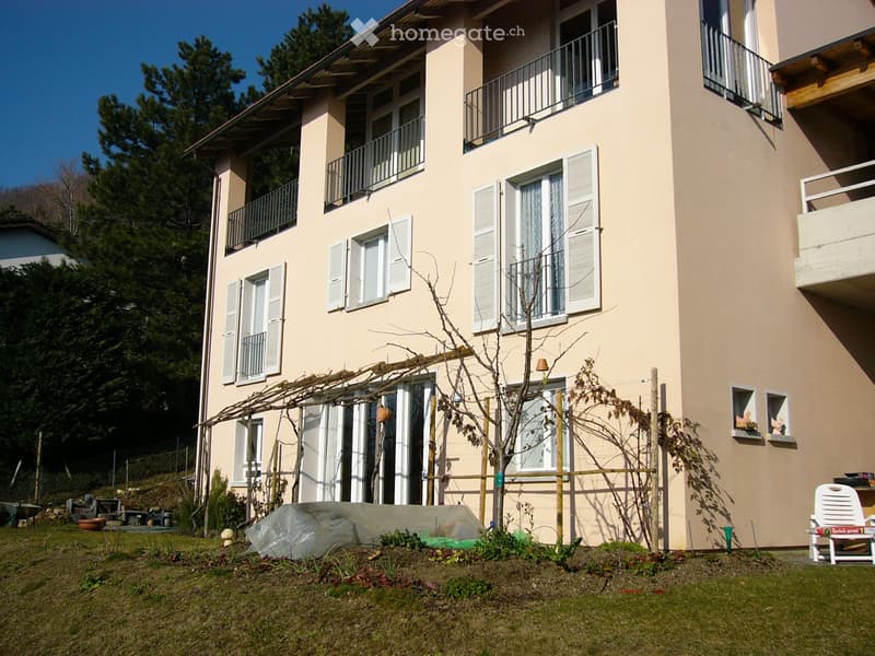 Casa tre piani con stile scandinavo e criteri di bioedilizia (2)