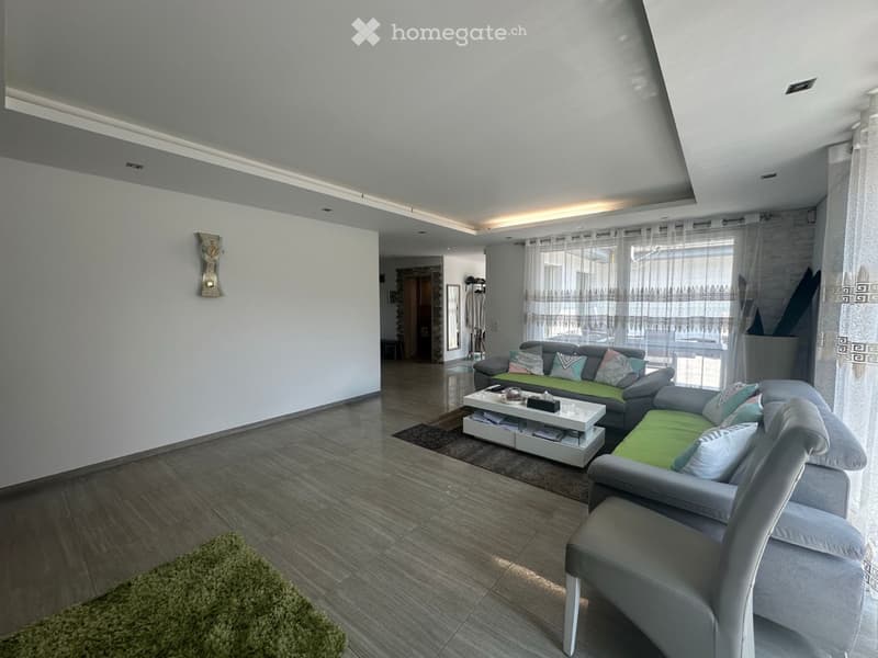 Casa bifamiliare spaziosa in vendita (2)