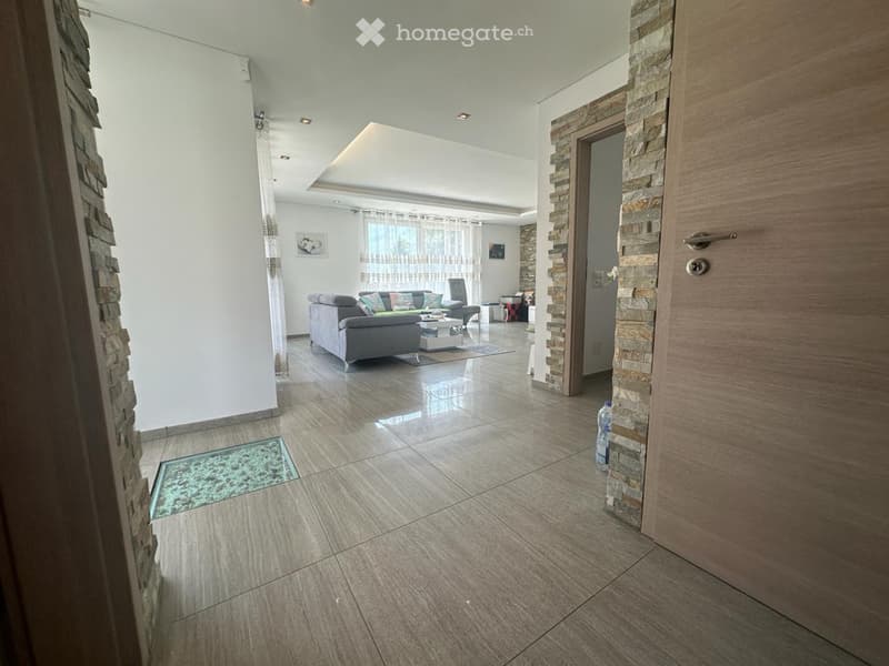 Casa bifamiliare spaziosa in vendita (3)
