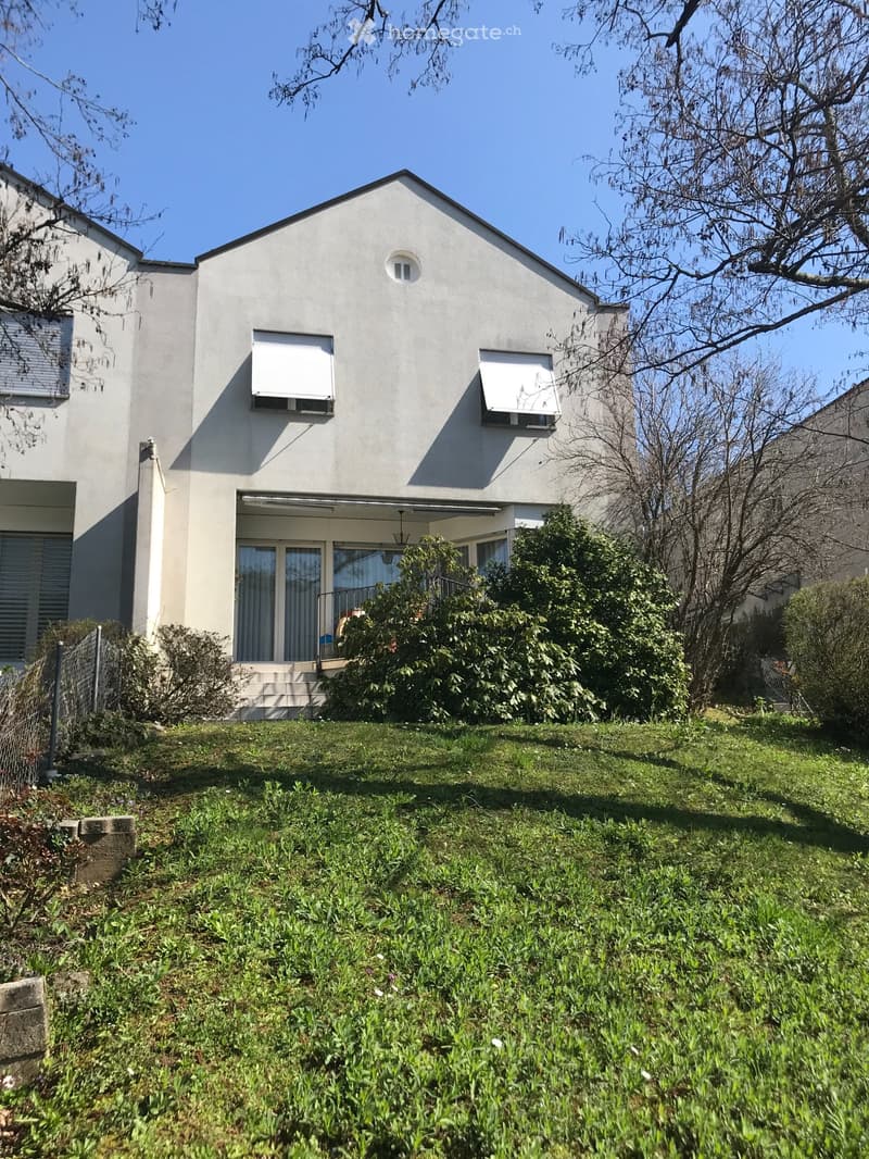 CASA UNIFAMILIARE CONTIGUA DI 5.5 LOCALI CON GIARDINO (2)