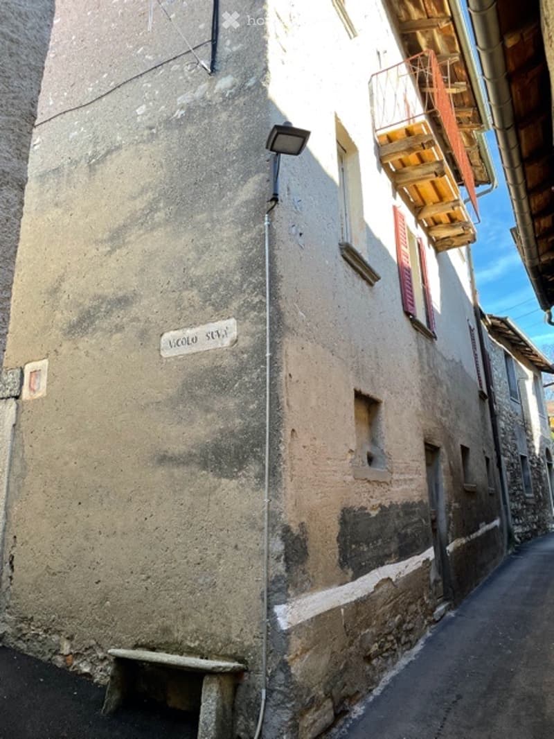 CASA DI NUCLEO CON CORTE da ristrutturare (2)