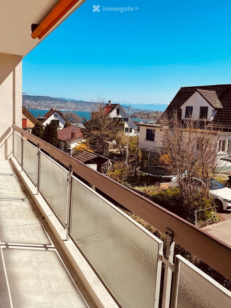 See- und Bergsicht, grossem Balkon und Einzelgarage (4)