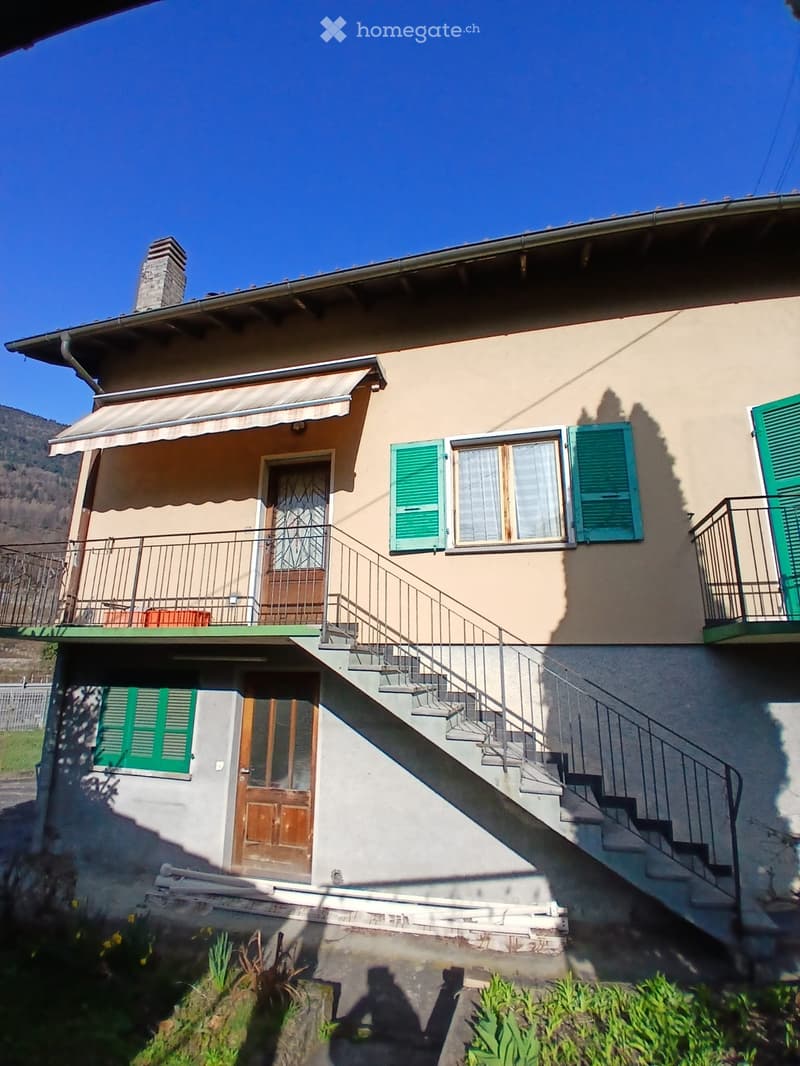 Vendesi casa unifamigliare (2)