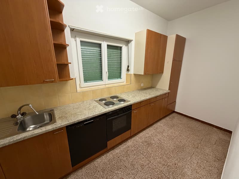Ampio 3.5 locali con cucina separata e balcone (2)