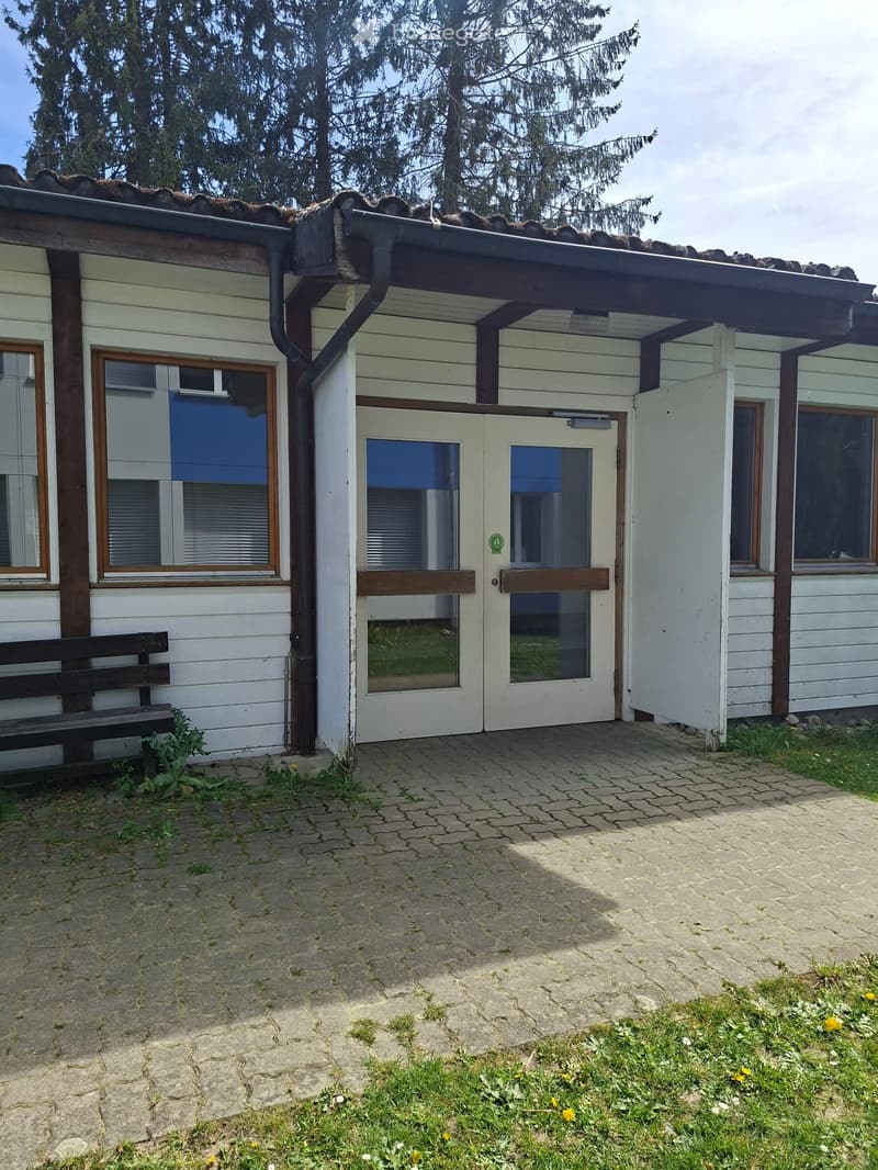 ehem. Kindergartenpavillon 29x10m zu Unkostenbeitrag (2)