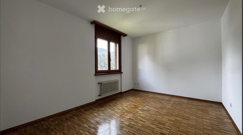 SEMENTINA - VENDESI AMPIO 4.5 LOC. CON 4 POSTEGGI INCLUSI (7)