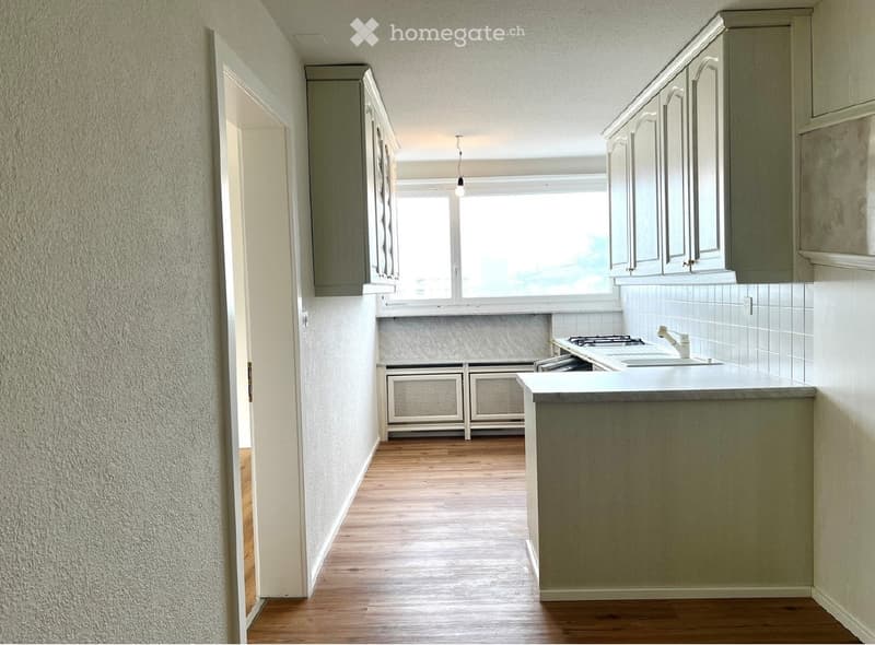 Schöne 2.5 Zimmer Wohnung an Top Lage (2)