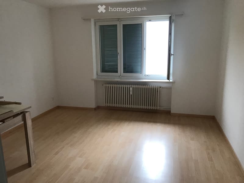 Praktische 3,5 Zimmer Wohnung mit Balkon und Garage (4)