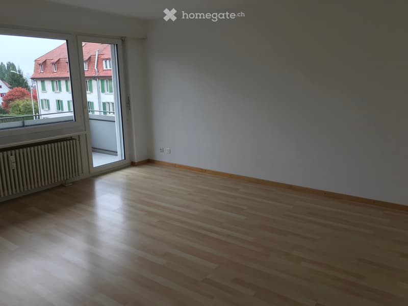 Praktische 3,5 Zimmer Wohnung mit Balkon und Garage (3)