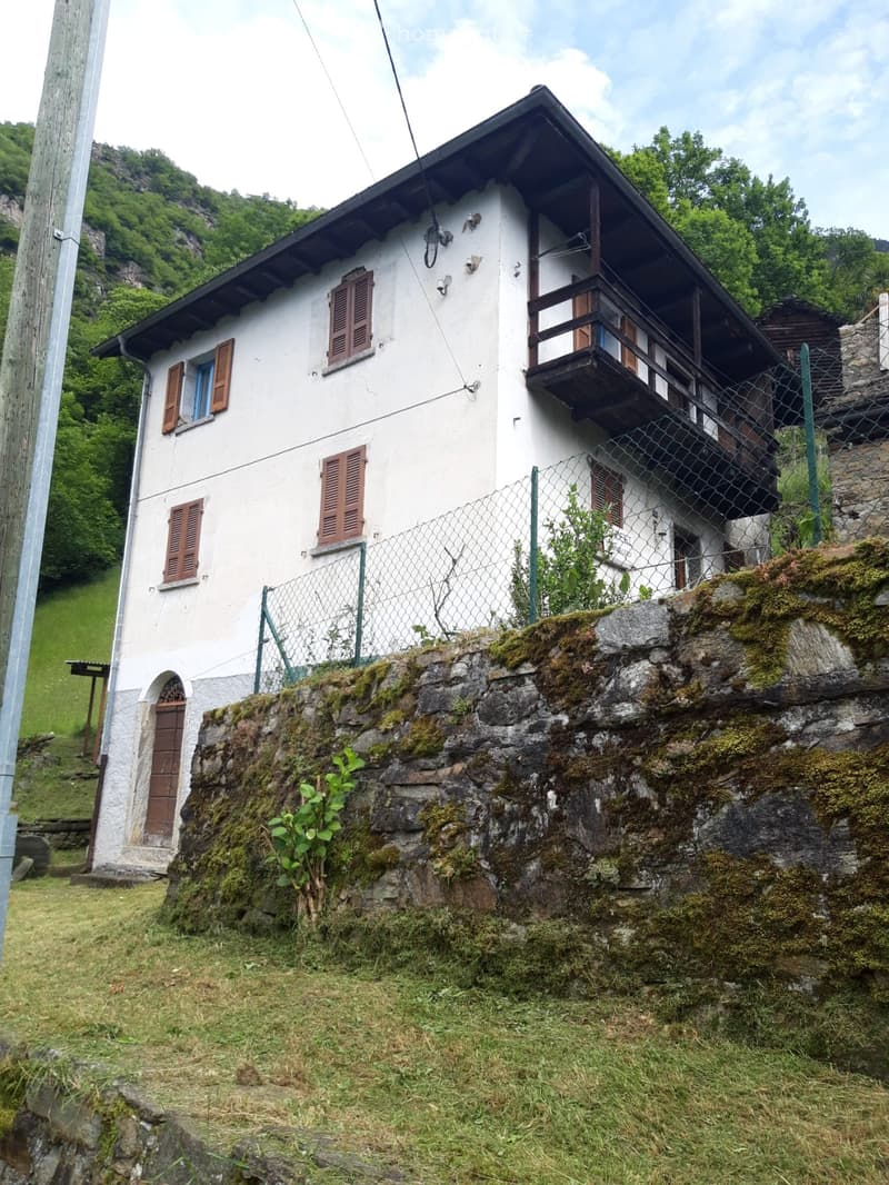 Casa con terreno annesso (2)
