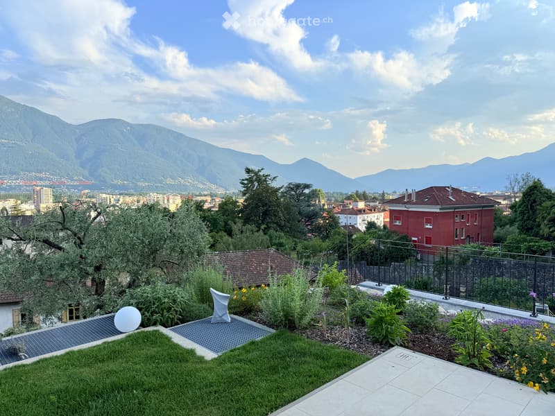 Appartamento con ampia terrazza-tetto (4)
