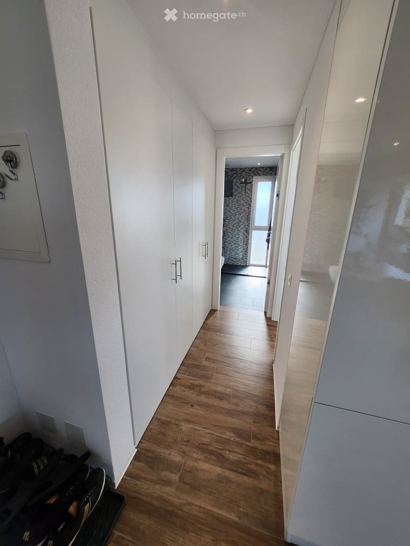 Moderne 2.5 Zimmer Wohnung mit schönem Südausblick (5)