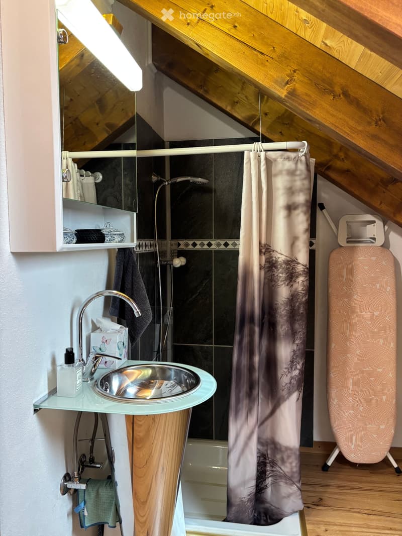 "Charmantes TI-Haus mit Priv.Parkpl. Claro Bellinzona TI". (11)