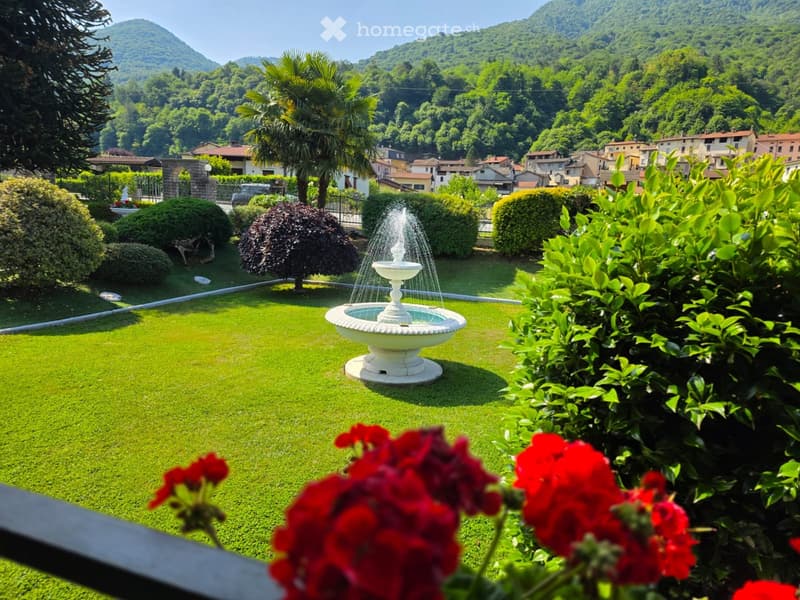 VENDESI VILLA DA 330 MQ CON GIARDINO PRIVATO DA 1550 MQ (2)