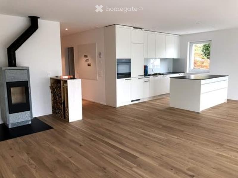 Grosszügige 4 1/2 Zimmerwohnung mit Veranda (Wintergarten) (2)