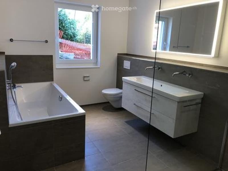 Grosszügige 4 1/2 Zimmerwohnung mit Veranda (Wintergarten) (3)