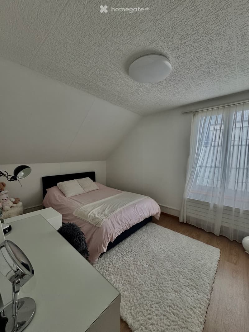 Charmante 3.5-Zimmer-Dachwohnung in Thun (4)