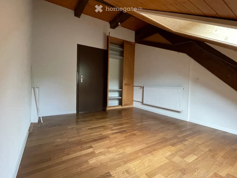 2.5 Zimmer Wohnung im Dachgeschoss zu vermieten (2)